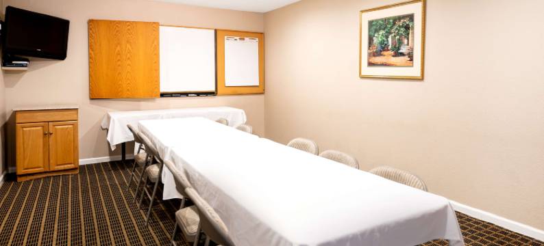 圣何塞中心城贝斯特韦斯特苏尔住宿普拉斯酒店(SureStayPlus Hotel by Best Western San Jose Central City)图片