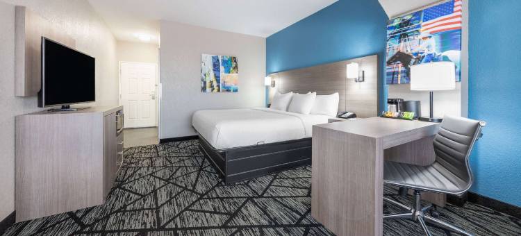 阿尔瓦拉多拉昆塔温德姆套房酒店(La Quinta Inn & Suites by Wyndham Alvarado)图片