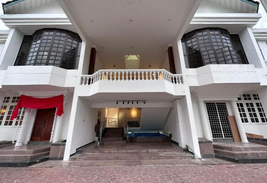 Melon Resort Hotel Overview