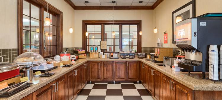 路易斯威尔东北欢朋酒店(Hampton Inn Louisville-Northeast)图片
