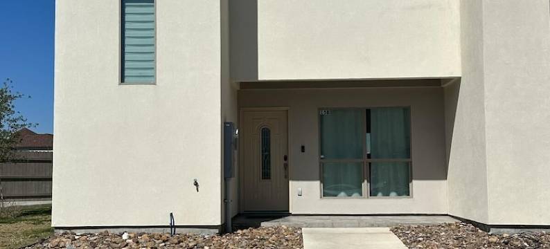 Cozy 3-bedroom townhome, best location in North Laredo. Sleeps 6-8.图片