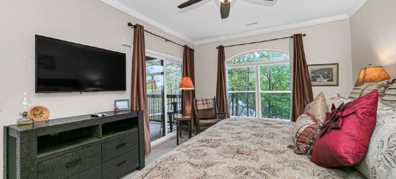 伦恩俯瞰托克萨韦瀑布的美丽、令人惊叹公寓大厦(Beautiful, Breathtaking Wren Condo overlooking Toxaway Falls)图片