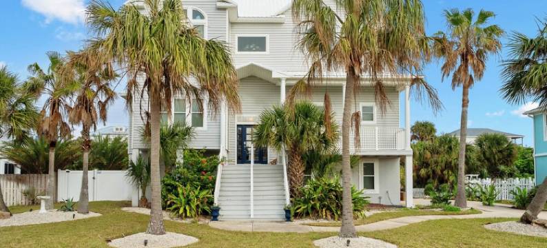 3-Story Beach House Retreat with Heated Pool, Game Room, 5 Min to Flagler图片