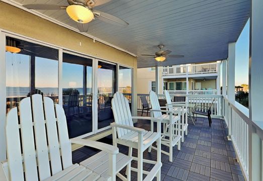 Dolphin Watch 7 Hotel Overview