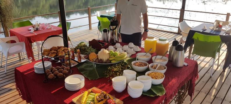 班姆布湖滨小屋(Bambuu Lakeside Lodge)图片