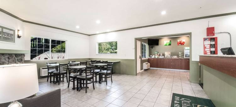 班布里治岛凯艺套房酒店(Quality Inn & Suites Bainbridge Island)图片