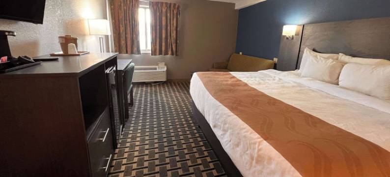 路易斯维尔东品质套房酒店(Quality Inn & Suites Louisville East)图片