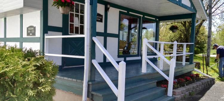 加纳诺克/乡绅度假村温德姆速 8 酒店(Super 8 by Wyndham Gananoque        Country Squire Resort)图片