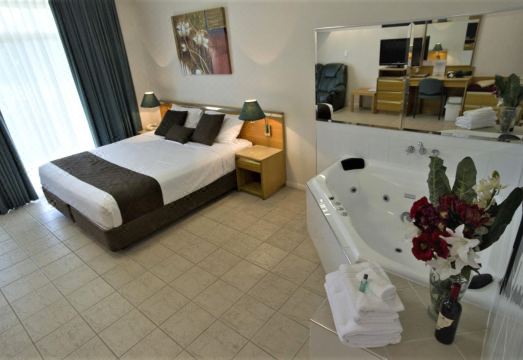 Mid City Motor Inn SingletonHotel Overview