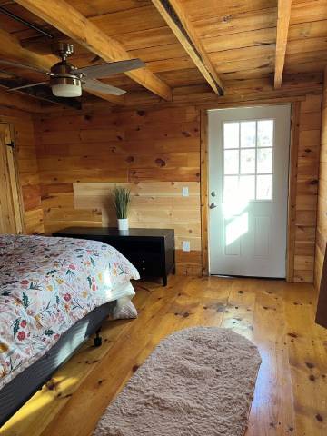 New spacious-charming one bedroom cottage with loft at Wilson Lake Country Club