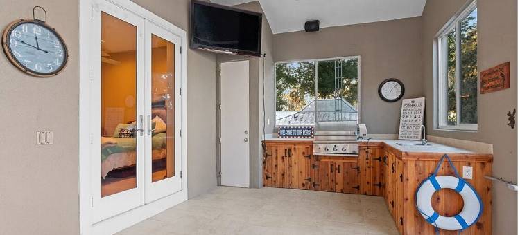 山顶隐居-威尔湖宠物友好度假屋 W/沙滩&泳池(Hilltop Hideaway- Pet Friendly Lake Weir Retreat W/Sandy Beach & Pool)图片
