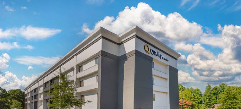 罗利达勒姆机场凯艺套房酒店(Quality Inn & Suites Raleigh Durham Airport)图片