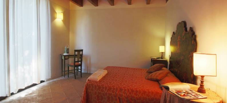 Holiday home with pool near Assisi图片