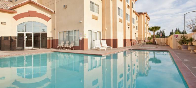 Holiday Inn Express 马德拉(Holiday Inn Express MADERA-YOSEMITE PK AREA by IHG)图片