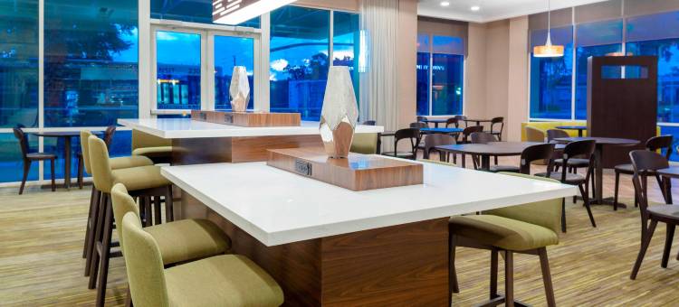 迪美市中心万怡酒店(Courtyard DeLand Historic Downtown)图片