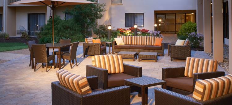 圣路易斯西港广场万怡酒店(Courtyard St. Louis Westport Plaza)图片