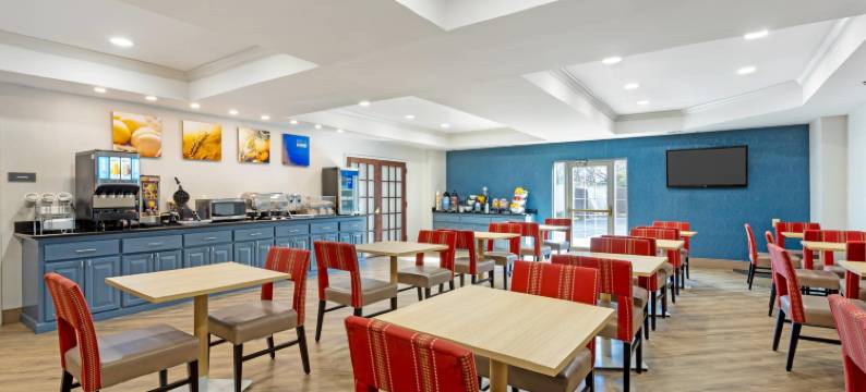 东布朗士维克南河舒适套房酒店(Comfort Suites East Brunswick - South River)图片