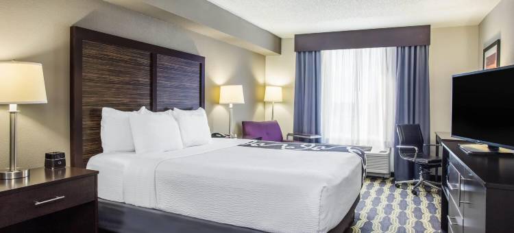 林奇堡自由大学拉昆塔温德姆套房酒店(La Quinta Inn & Suites by Wyndham Lynchburg at Liberty Univ.)图片