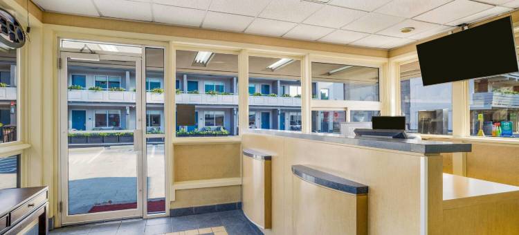 尼亚加拉瀑布Travelodge by Wyndham酒店(Travelodge by Wyndham Niagara Falls at the Falls)图片