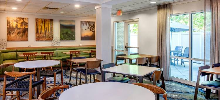 布伦瑞克弗里波特万枫酒店及套房(Fairfield Inn & Suites Brunswick Freeport)图片