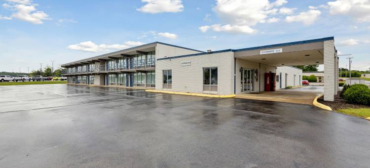 OYO格林维尔US-321公路附近的Relax inn(Relax Inn by OYO Greeneville Near Hwy US-321)图片