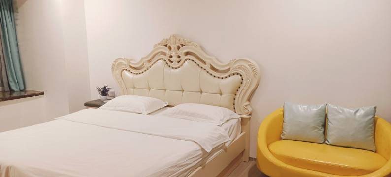 荣兒姑娘公寓(大英山西路分店)图片