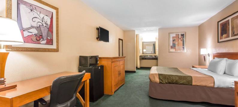 圣迭戈东/埃尔卡洪豪生酒店(El Cajon San Diego East)图片