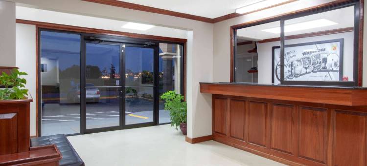 韦克罗斯速8酒店(Super 8 by Wyndham Waycross GA)图片