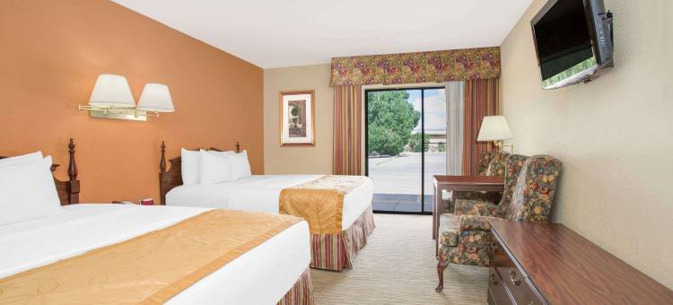 盖洛普红石温德姆戴斯套房酒店(Days Inn & Suites by Wyndham Red Rock-Gallup)图片