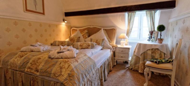 克罗嫩堡布格豪斯别墅酒店(Burghaus & Villa Kronenburg)图片