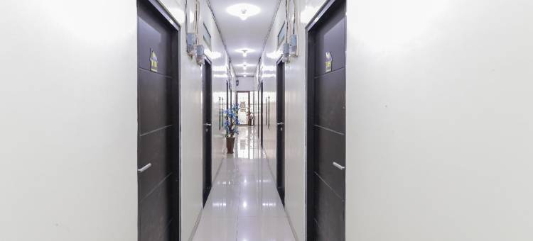 瑞德多兹普拉斯酒店 @ K23 朗库特马达雅(RedDoorz at K23 Rungkut Madya)图片