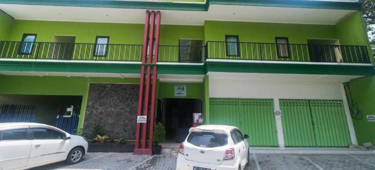 RedDoorz Syariah靠近Madiun火车站(RedDoorz Syariah Near Stasiun Madiun)图片