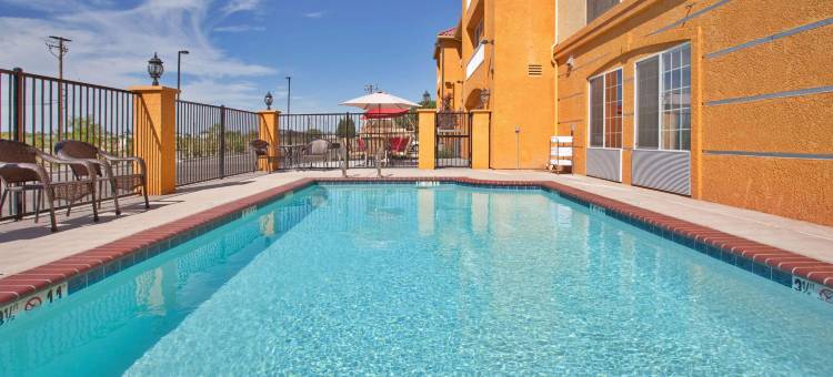 福勒拉昆塔温德姆套房酒店(La Quinta Inn & Suites by Wyndham Fowler)图片