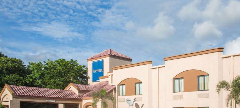 迈尔斯堡机场Travelodge by Wyndham酒店(Travelodge by Wyndham Fort Myers Airport)图片