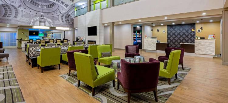 汤华特奥林匹亚拉昆塔温德姆套房酒店(La Quinta Inn & Suites by Wyndham Tumwater - Olympia)图片