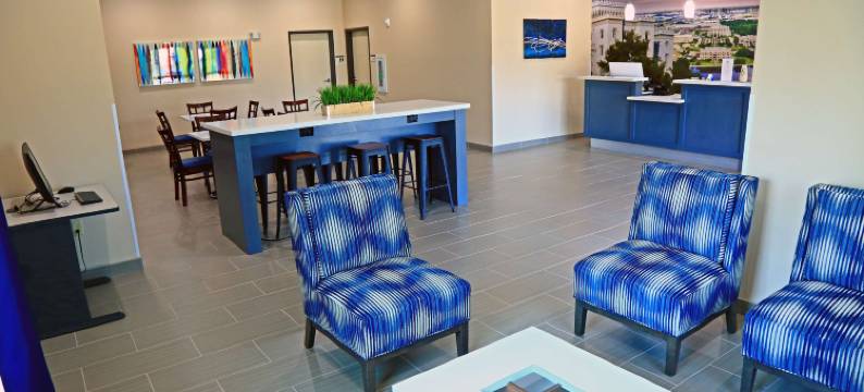 普雷里维尔美洲最佳价值套房酒店(Americas Best Value Inn and Suites Prairieville)图片