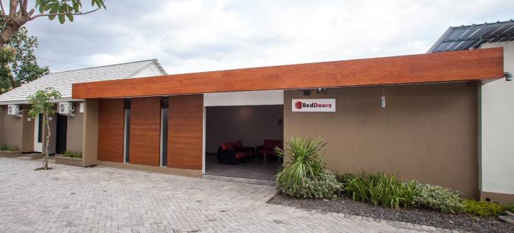 红门伊斯兰教Plus-靠近巴纽旺宜机场(RedDoorz Syariah Plus Near Banyuwangi Airport)图片