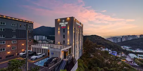 棕色波點簽名酒店