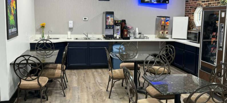 普拉特城机场Travelodge by Wyndham酒店(Travelodge by Wyndham Airport Platte City)图片