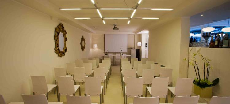 法拉帝海滩酒店(Ferretti Beach Hotel)图片