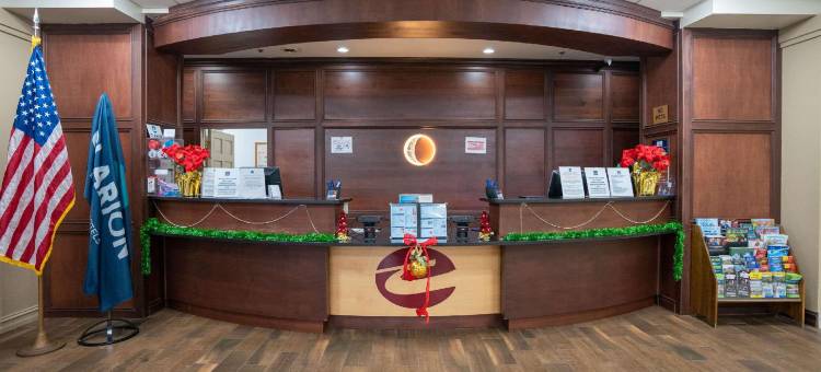 底特律大都会机场克拉丽奥酒店(Clarion Hotel Detroit Metro Airport)图片