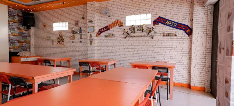 RedDoorz Plus-弗洛伦斯·隆班·托宾路-西博尔加(RedDoorz Plus @ Jalan FL Lumban Tobing Sibolga)图片