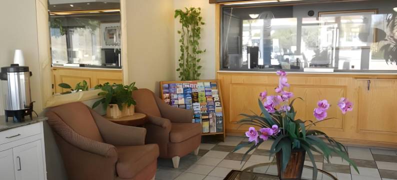 波莫纳费尔普莱克斯温德姆酒店(Travelodge by Wyndham Fairplex Pomona)图片