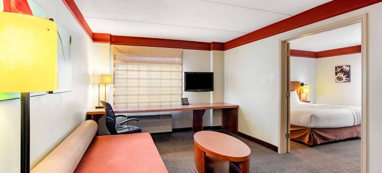 罗利达勒姆绍斯波恩特拉昆塔温德姆套房酒店(La Quinta Inn & Suites by Wyndham Raleigh/Durham Southpoint)图片