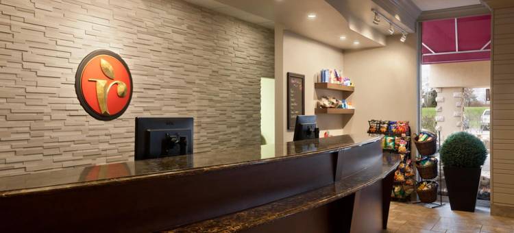 康沃尔华美达酒店(Ramada by Wyndham Cornwall)图片