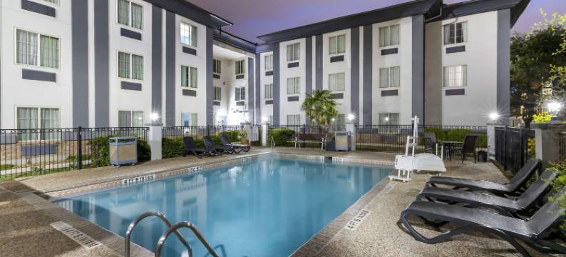 医学中心北贝斯特韦斯特套房酒店-近六旗(Best Western Medical Center North Inn  Suites Near Six Flags)图片