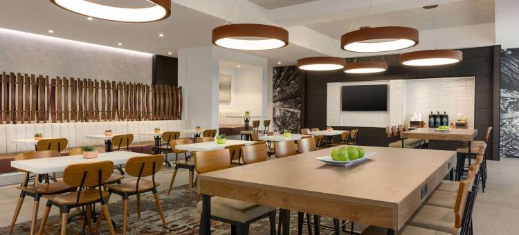 圣罗莎索诺玛拉昆塔温德姆套房酒店(La Quinta Inn & Suites by Wyndham Santa Rosa Sonoma)图片