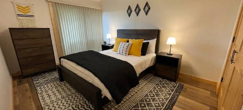 Spacious Brevard Cabin w/ Views & Pool/Golf/Lake图片