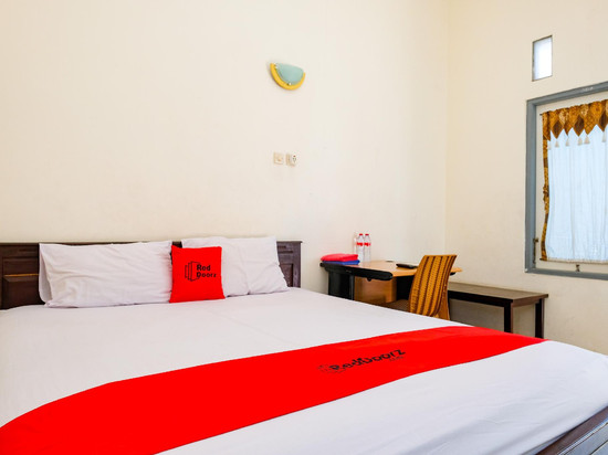 红多兹伊斯兰酒店-近阿伦阿伦克布门