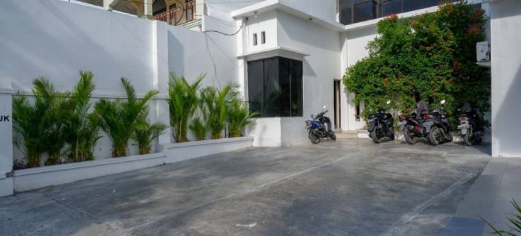 红多兹Plus酒店@帕卢喀麦隆酒店(RedDoorz Plus @ Cameloan Hotel Palu)图片